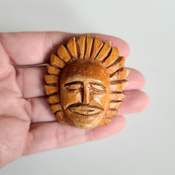 Wooden hand carved tribal brooch from 1940s(?) - Picture 3 of 4